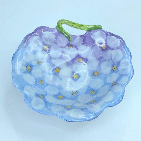 Purple Water Lilies - Flower on Lily Pad Limoges Box A54 - Picture 1 of 8